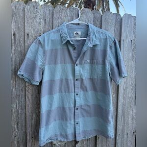 Quiksilver Men's Blue and Gray Striped Shirt